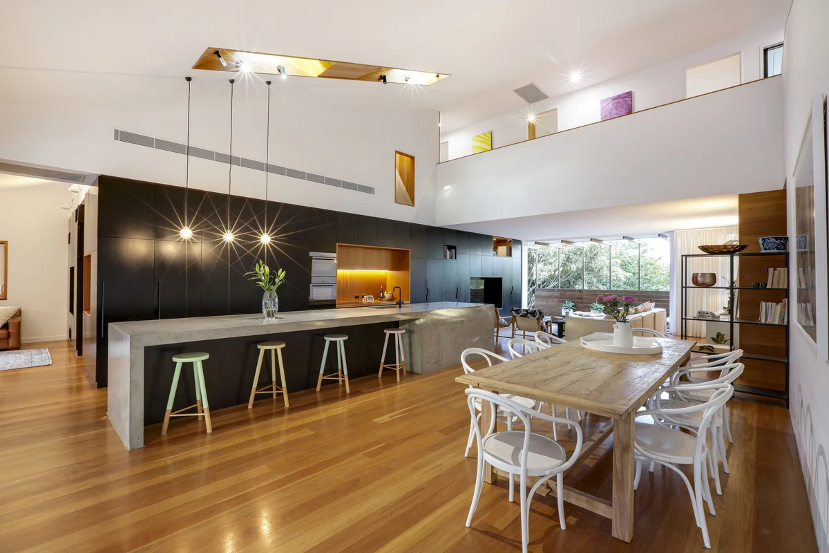 8 Brighton Parade, Southport QLD 4215