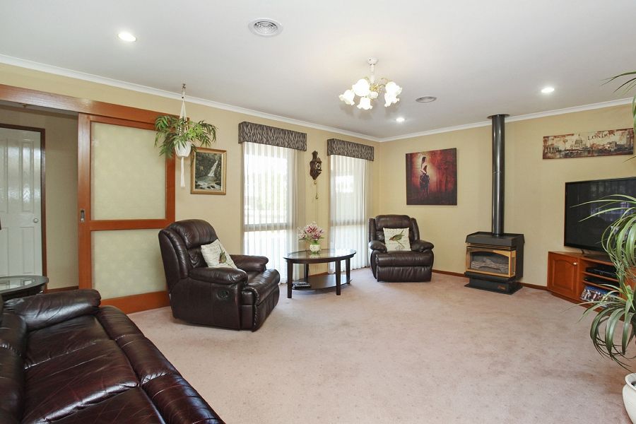 7 Marina Drive, Melton VIC 3337, Image 2