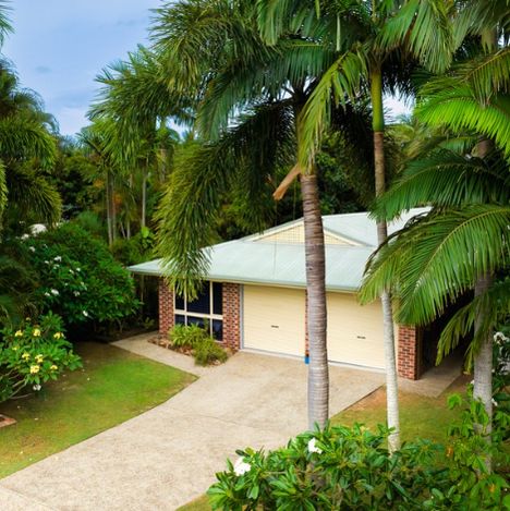 4 bedrooms House in 27 Elizabeth Drive BUCASIA QLD, 4750