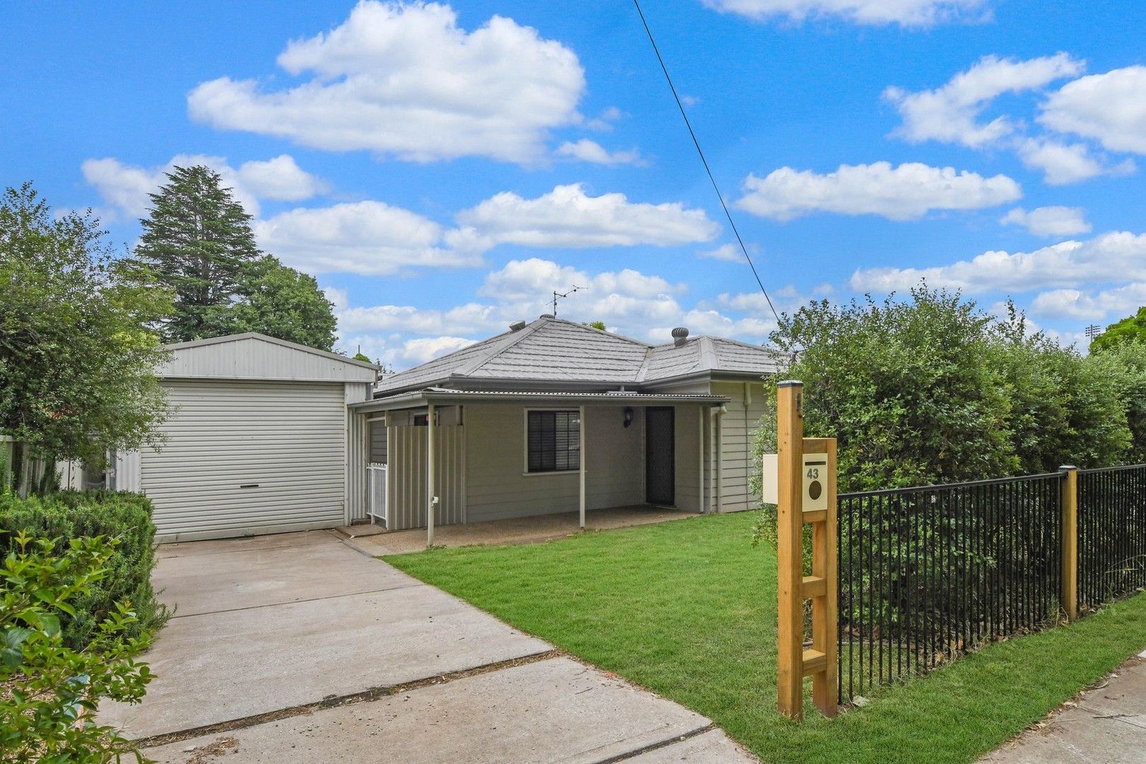 3 bedrooms House in 43 Seymour Street BATHURST NSW, 2795