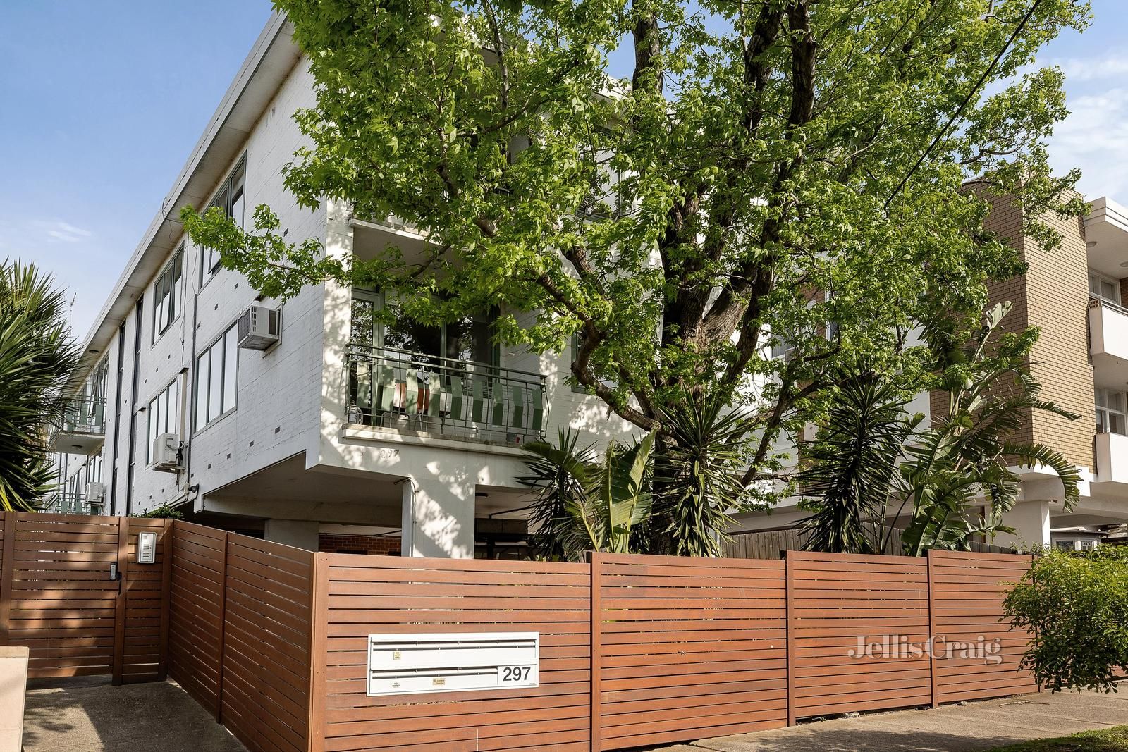 3 bedrooms Apartment / Unit / Flat in 2/297 Orrong Road ST KILDA EAST VIC, 3183