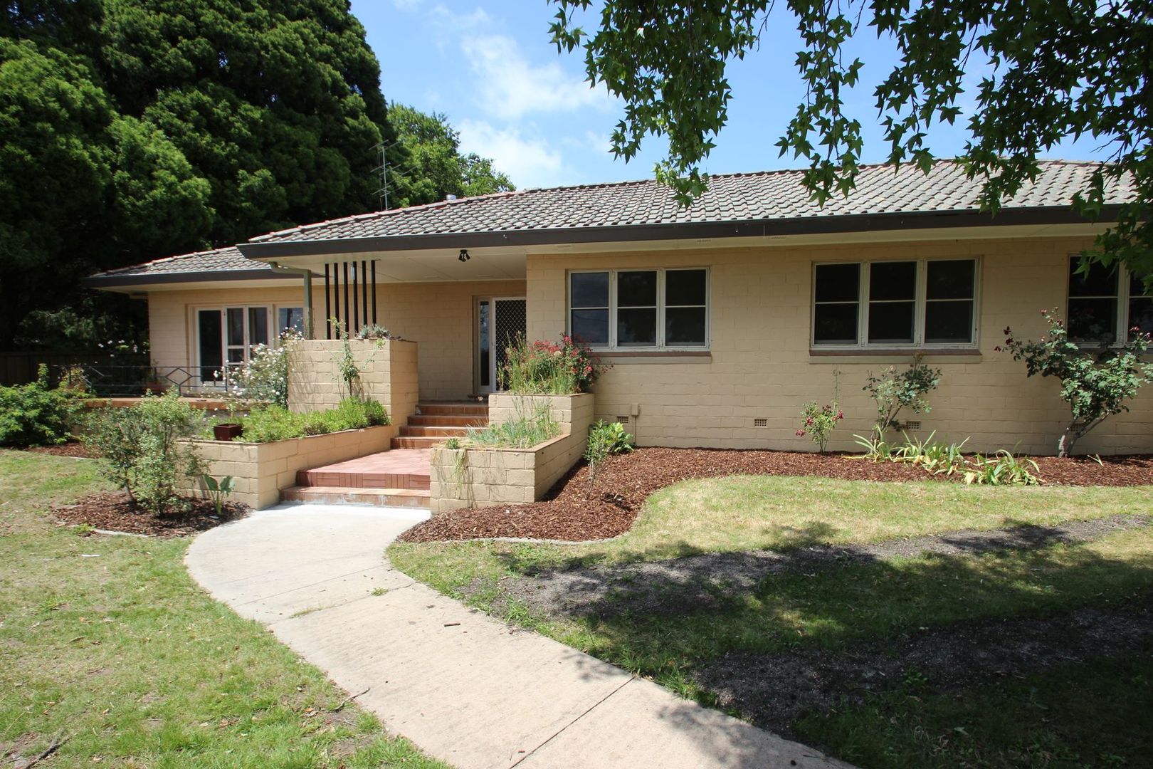 10 Elizabeth Street, Moss Vale Property History & Address Research