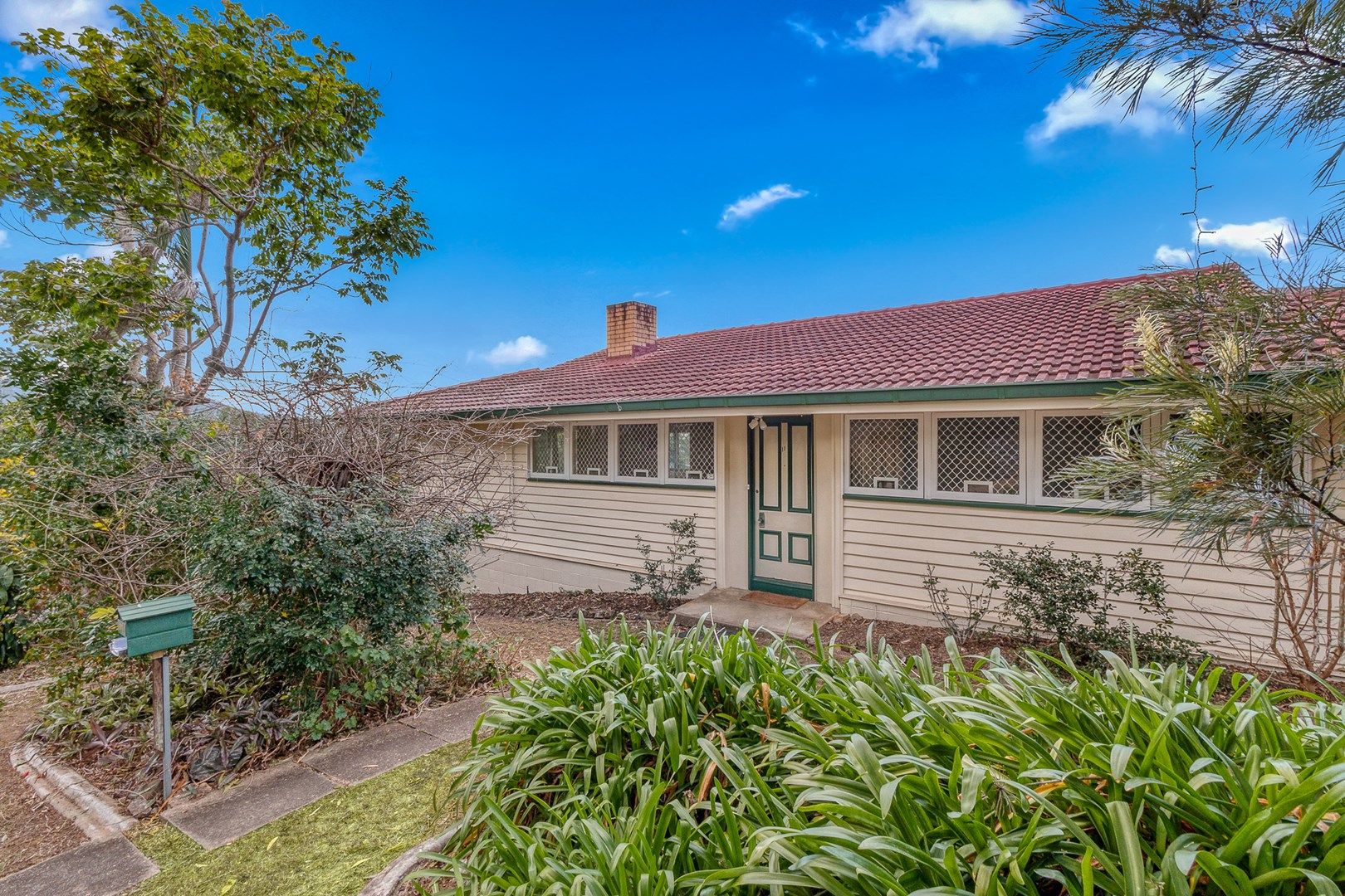 4 bedrooms House in 11 Belsize Street KENMORE QLD, 4069