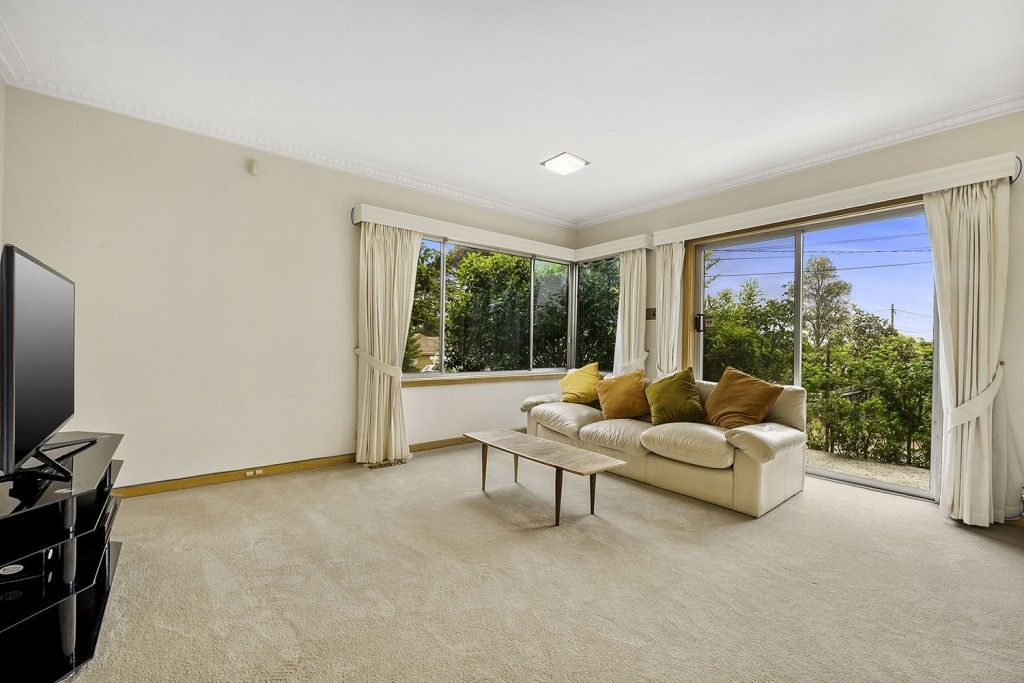 21 Montgomery Place, Bulleen VIC 3105, Image 2