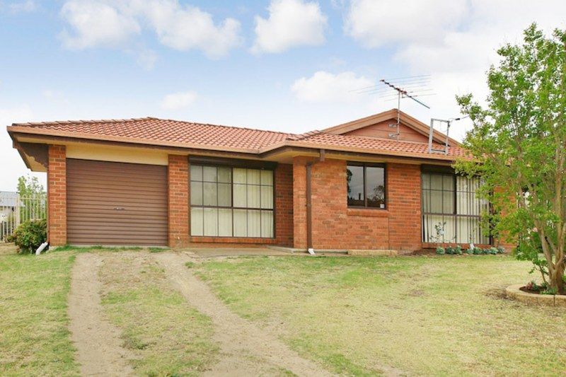 3 Danella Street, The Oaks NSW 2570, Image 0