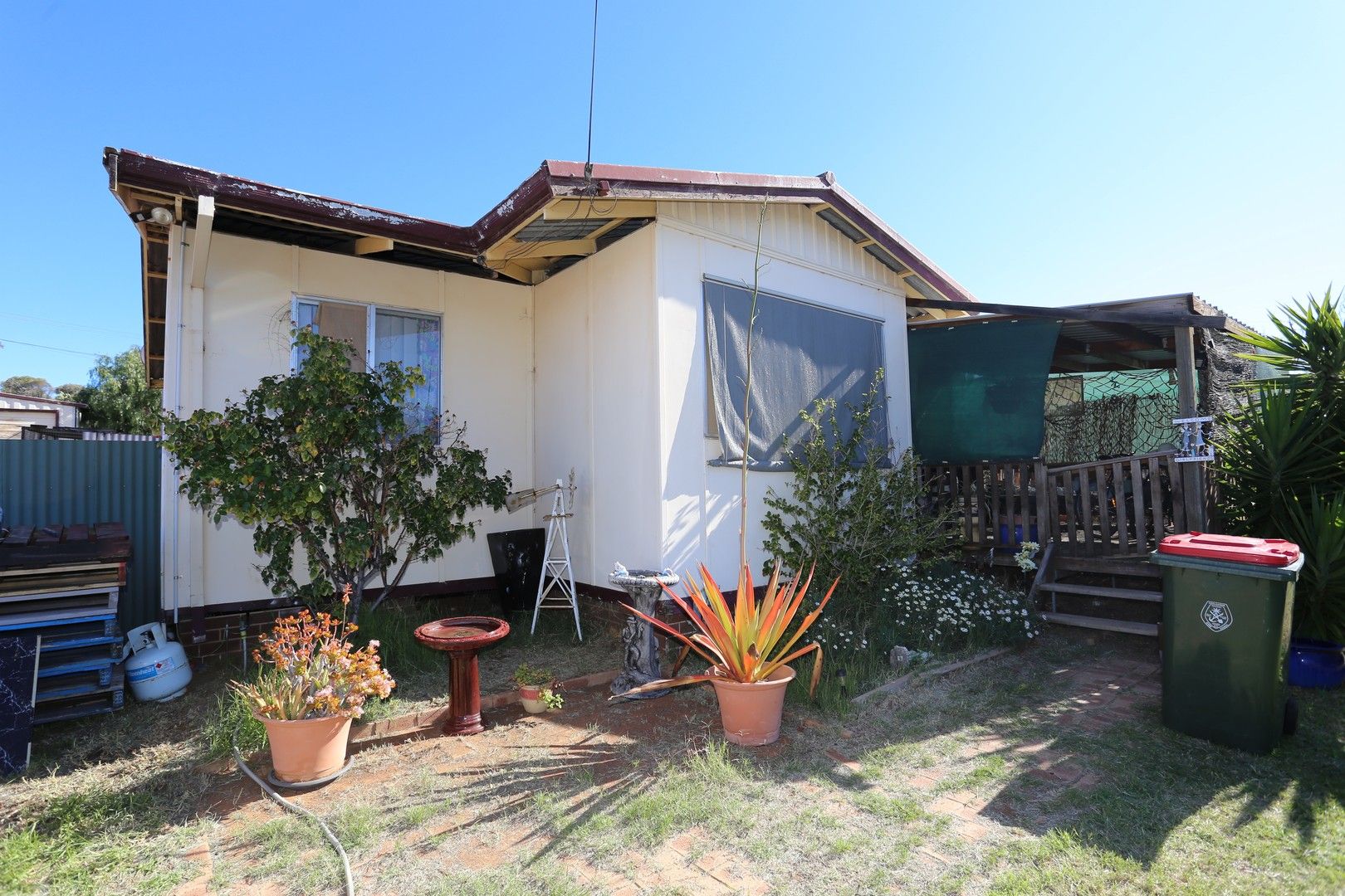3 bedrooms House in 5 George Cowcill St KAMBALDA EAST WA, 6442