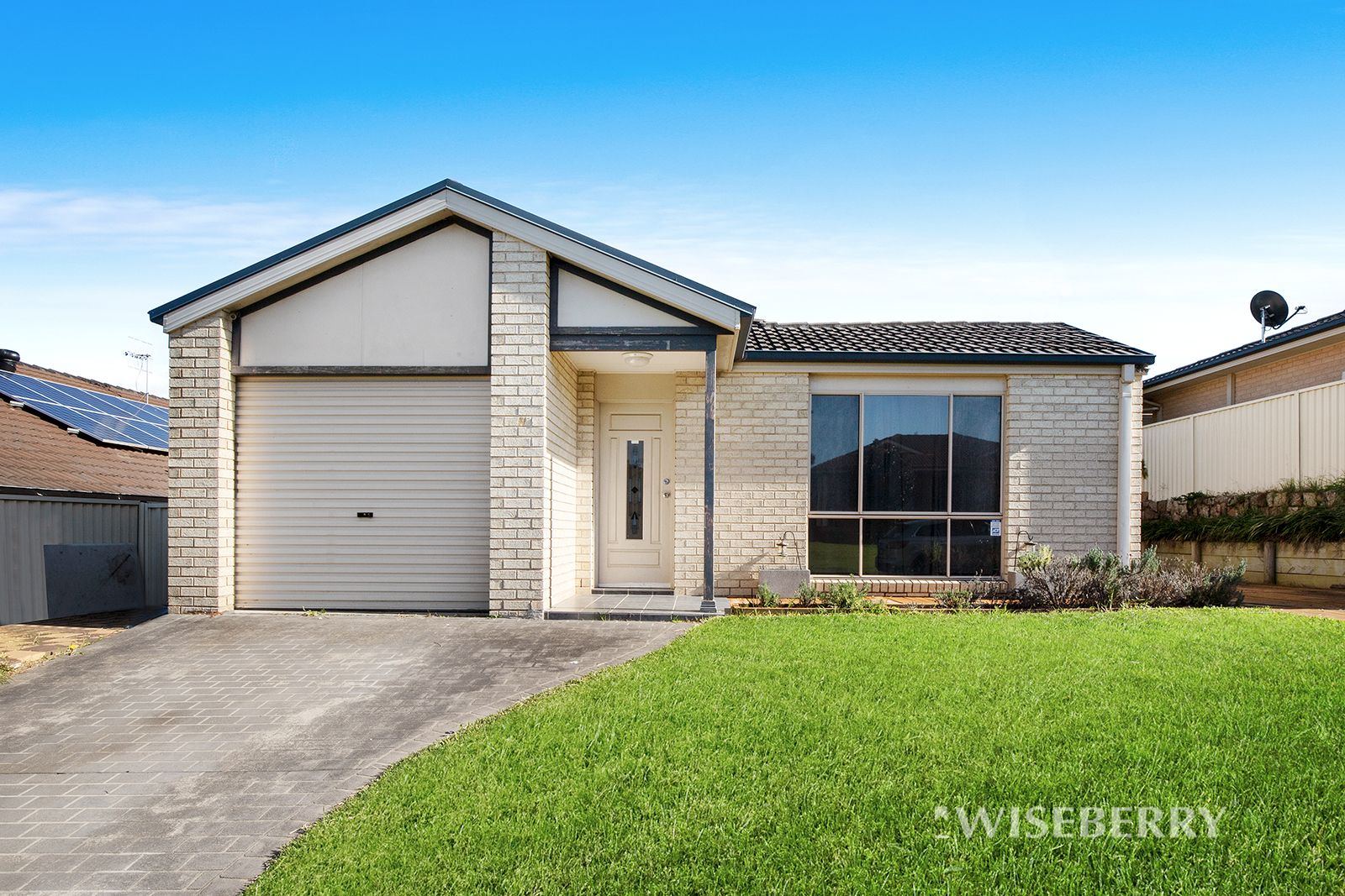 14 Menindee Avenue, Blue Haven Property History & Address Research