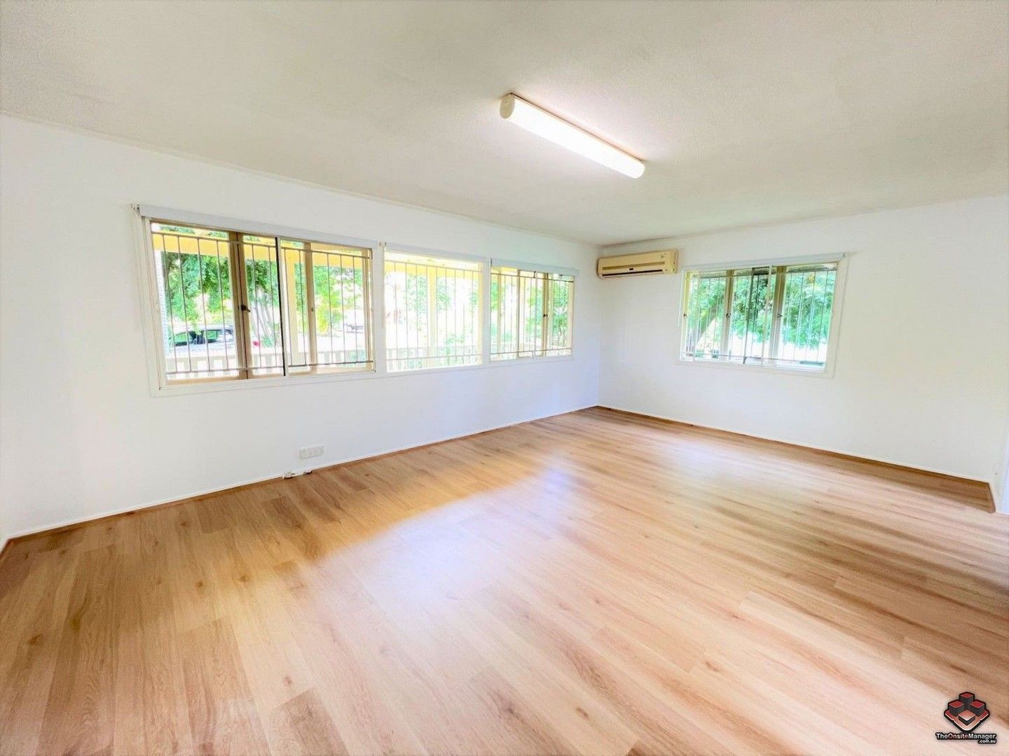 2 bedrooms House in 152 Lang Street SUNNYBANK HILLS QLD, 4109