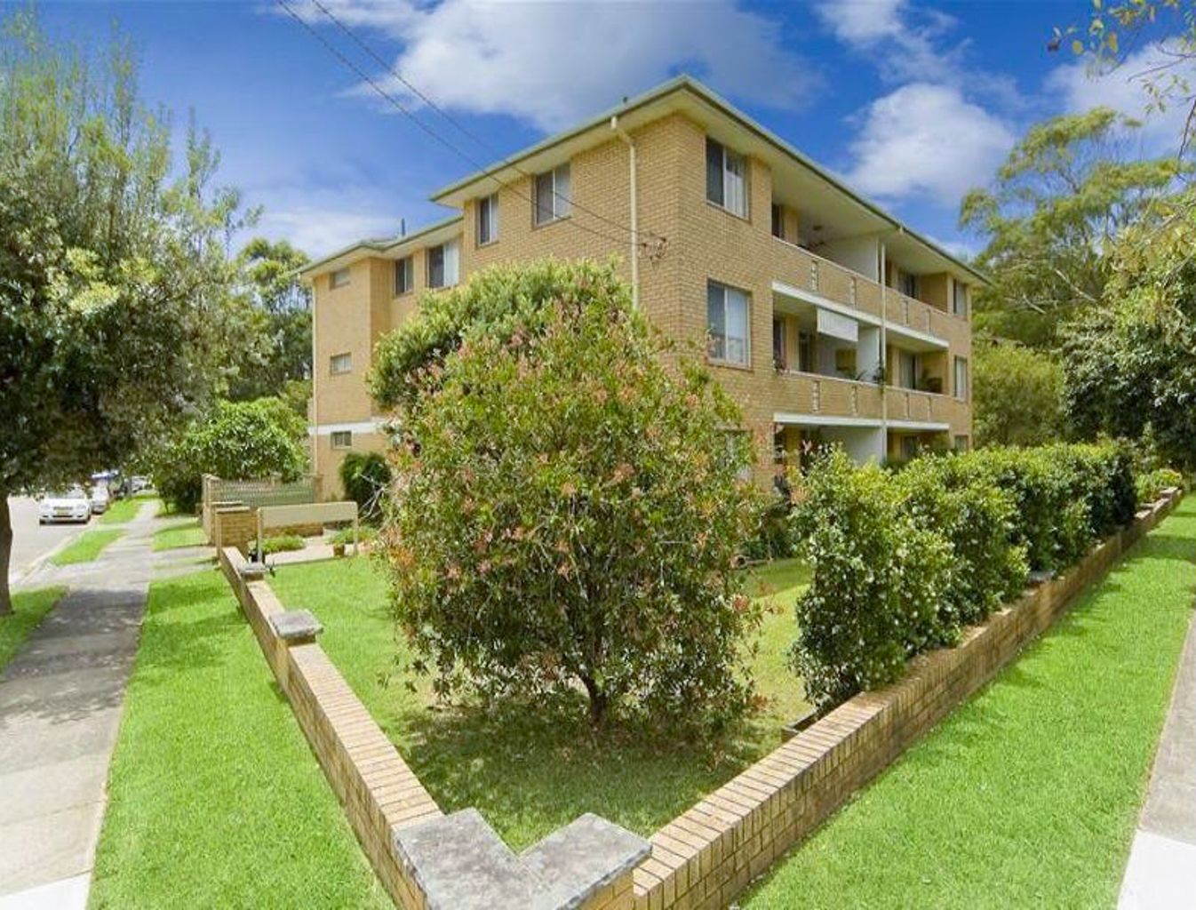 2 bedrooms Apartment / Unit / Flat in 10/22 Hawkesbury Avenue DEE WHY NSW, 2099