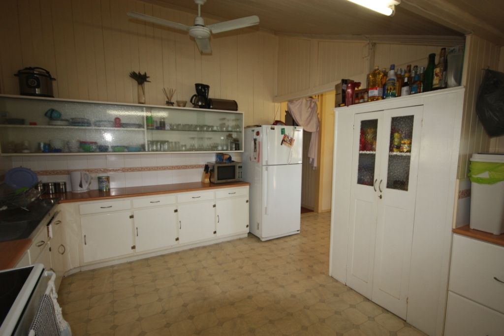 19 Eleventh Street, Home Hill QLD 4806, Image 2