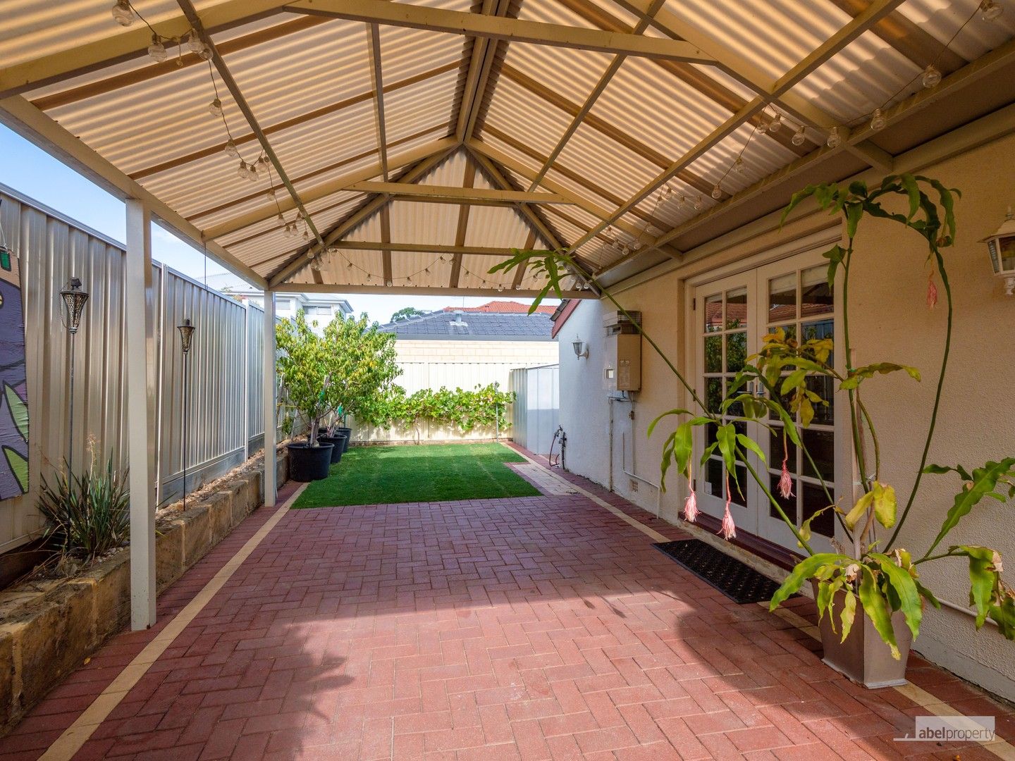 2 bedrooms House in 551 Charles Street JOONDANNA WA, 6060