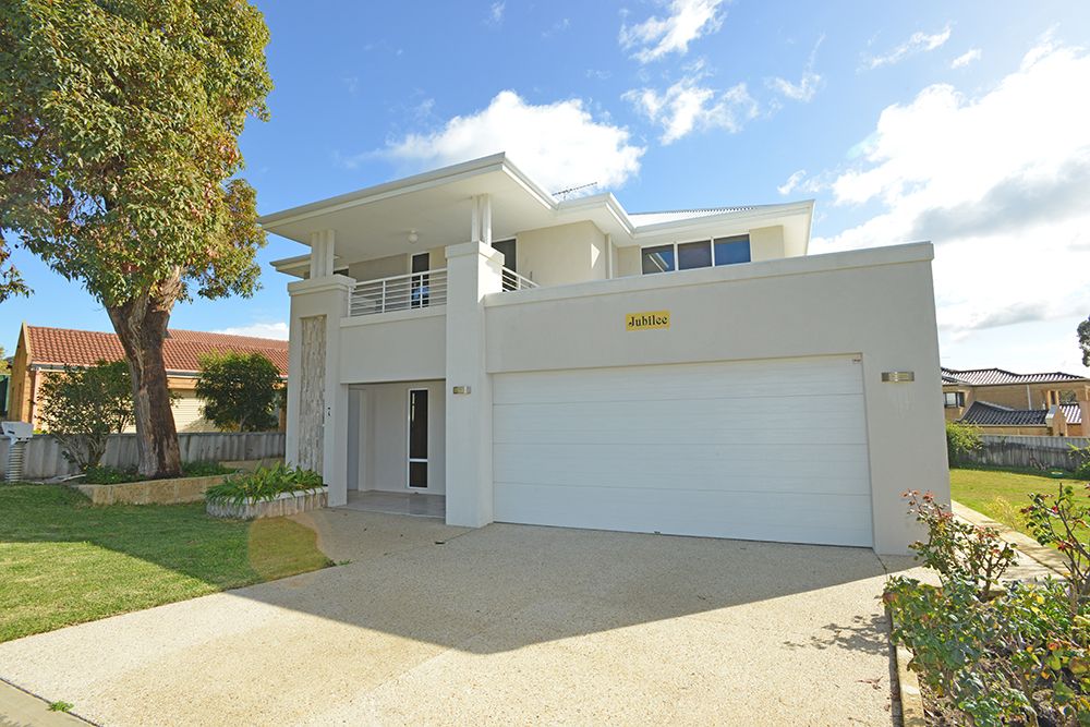 4 bedrooms House in 7 Dandenong Road ATTADALE WA, 6156