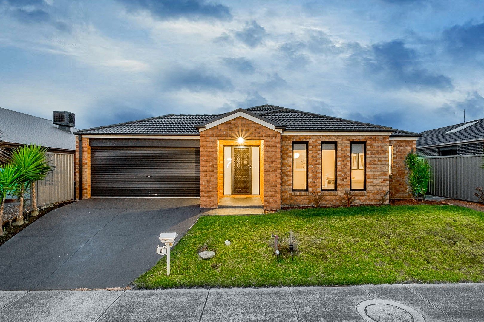 8 Foxhound Grove, Cranbourne East VIC 3977, Image 0