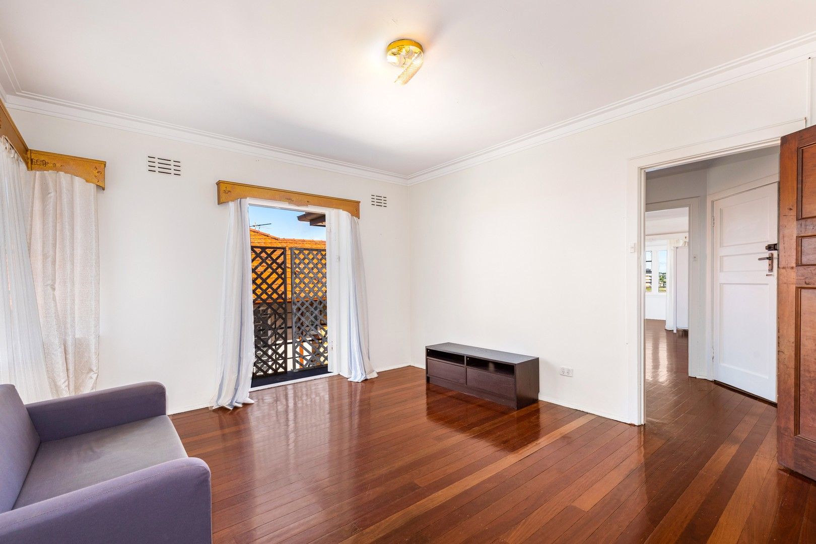 2 bedrooms Apartment / Unit / Flat in 4/394 Kingsford Smith Drive HAMILTON QLD, 4007