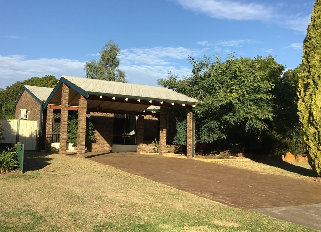 4 bedrooms House in 29 Broula Road KALAMUNDA WA, 6076