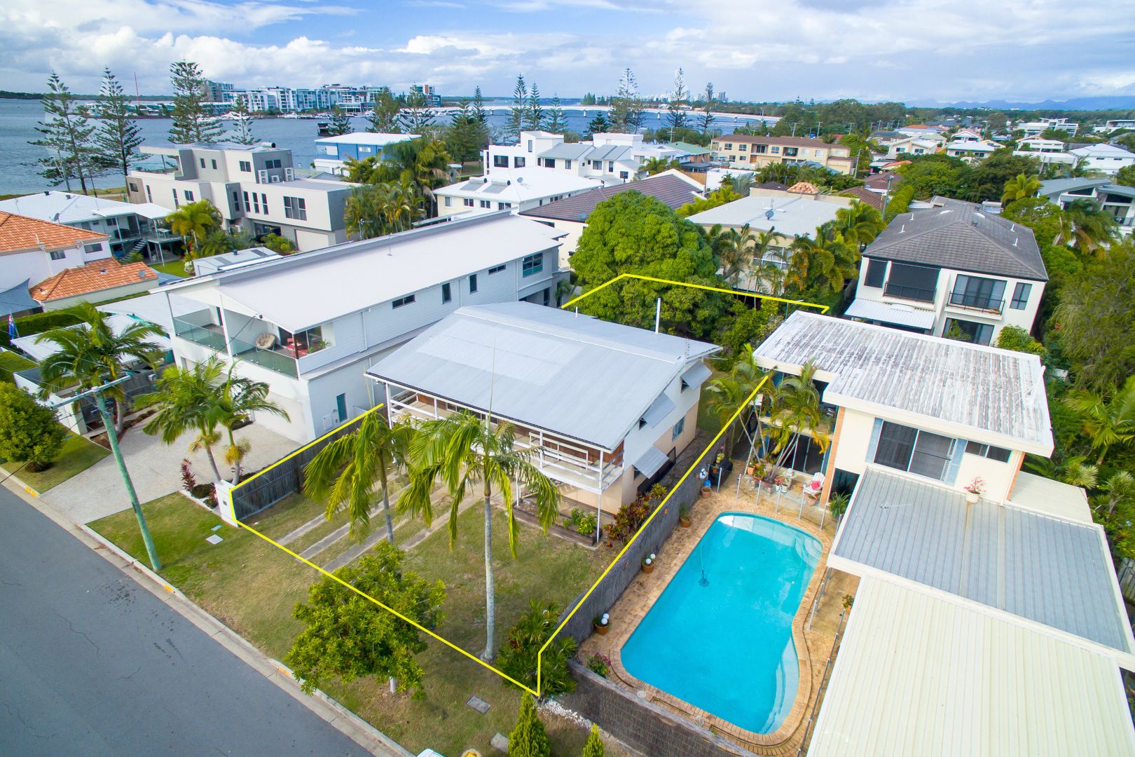 8 Mallard Avenue, Paradise Point QLD 4216, Image 1