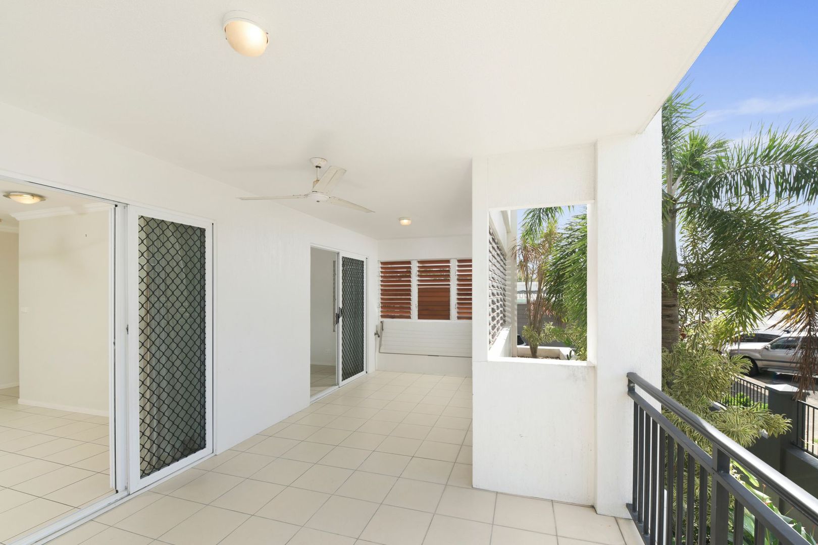 4/16-18 Smith Street, Cairns North QLD 4870, Image 2