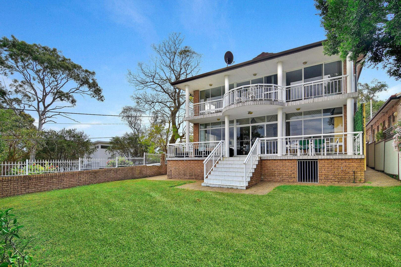 8 Sailors Bay Road, Willoughby NSW 2068, Image 0