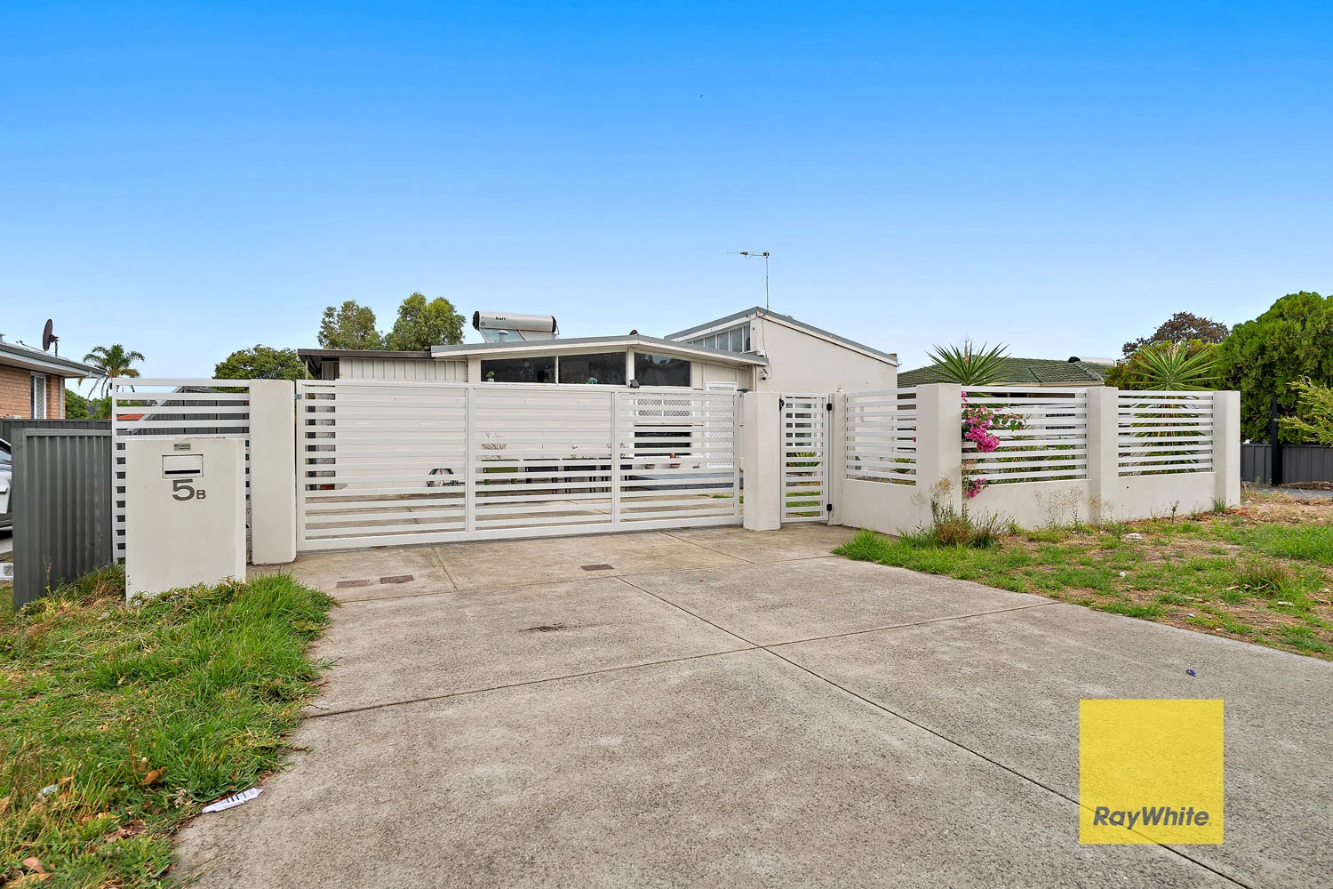 5B Churchdown Street, Thornlie WA 6108