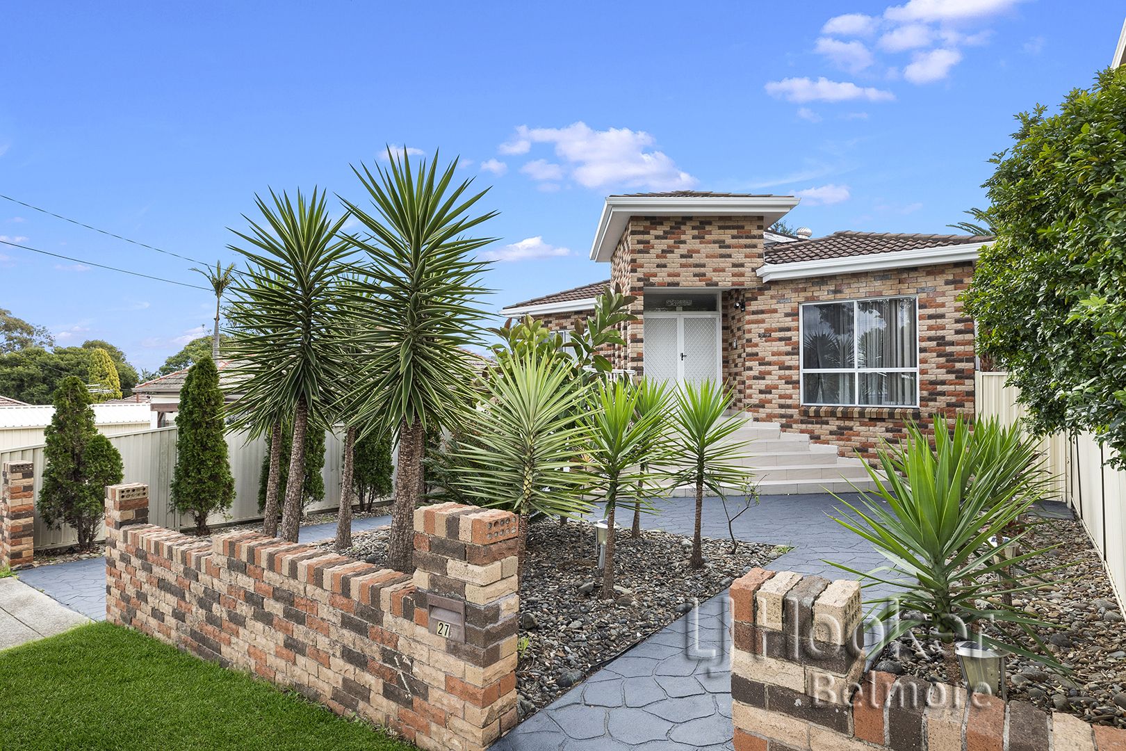 8 bedrooms House in 27 Farnham Avenue ROSELANDS NSW, 2196