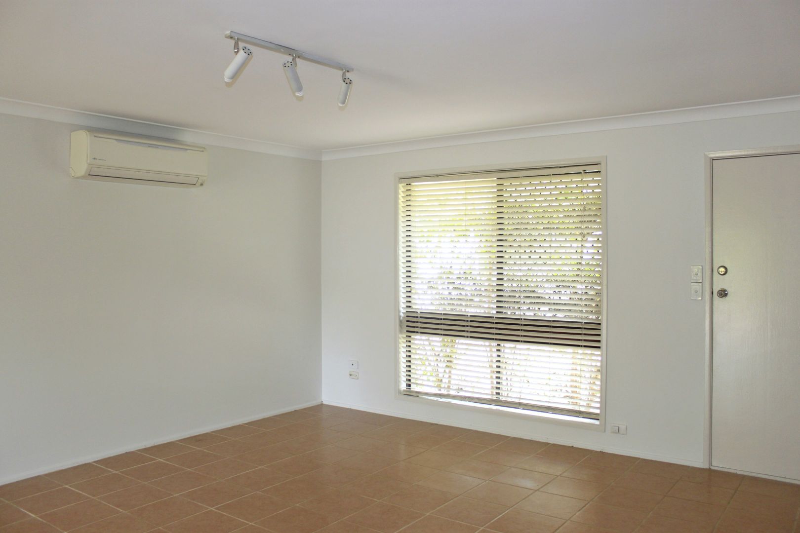 58 Ham Rd, Mansfield QLD 4122, Image 2