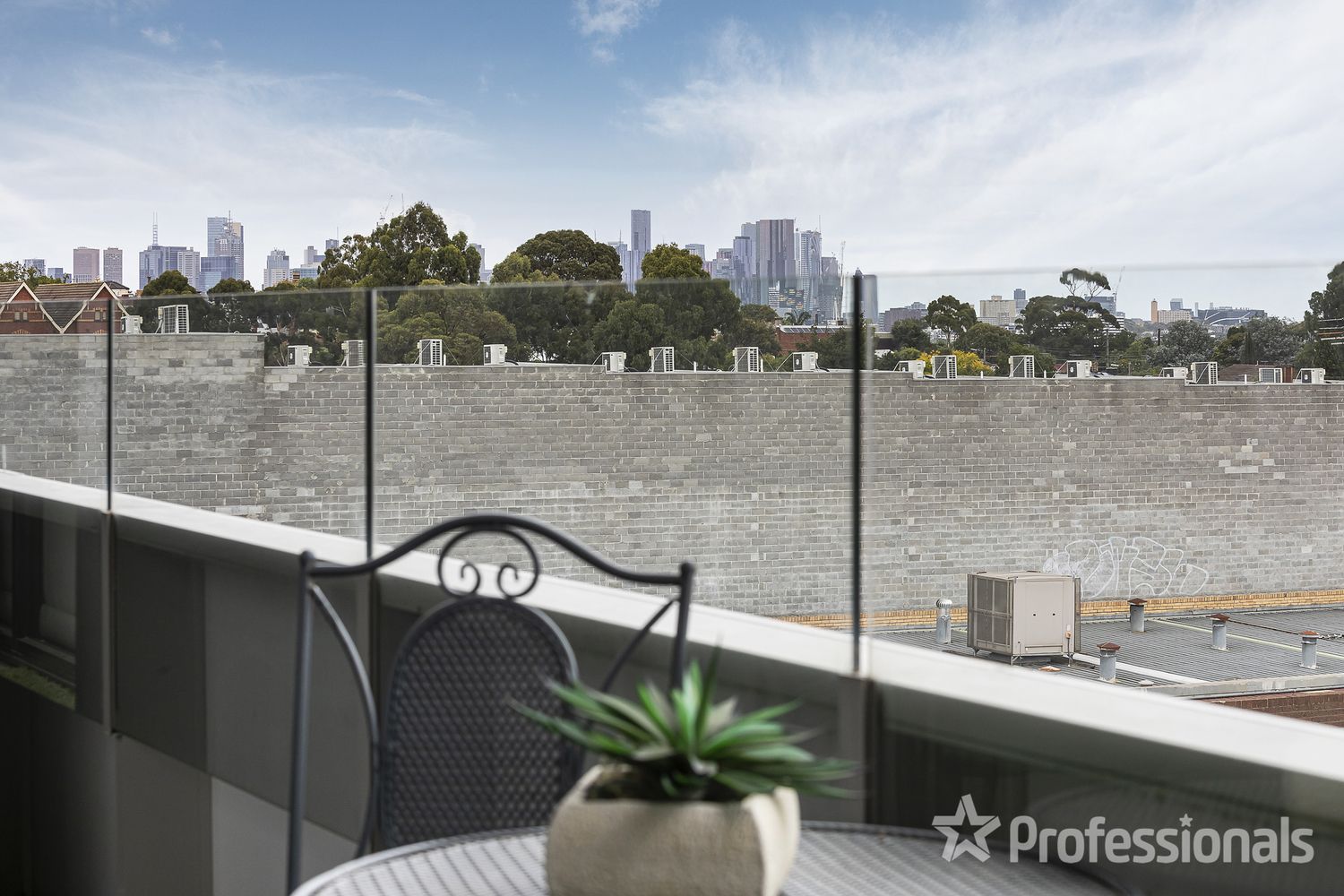 1 bedrooms Apartment / Unit / Flat in 409/114 Helen Street NORTHCOTE VIC, 3070