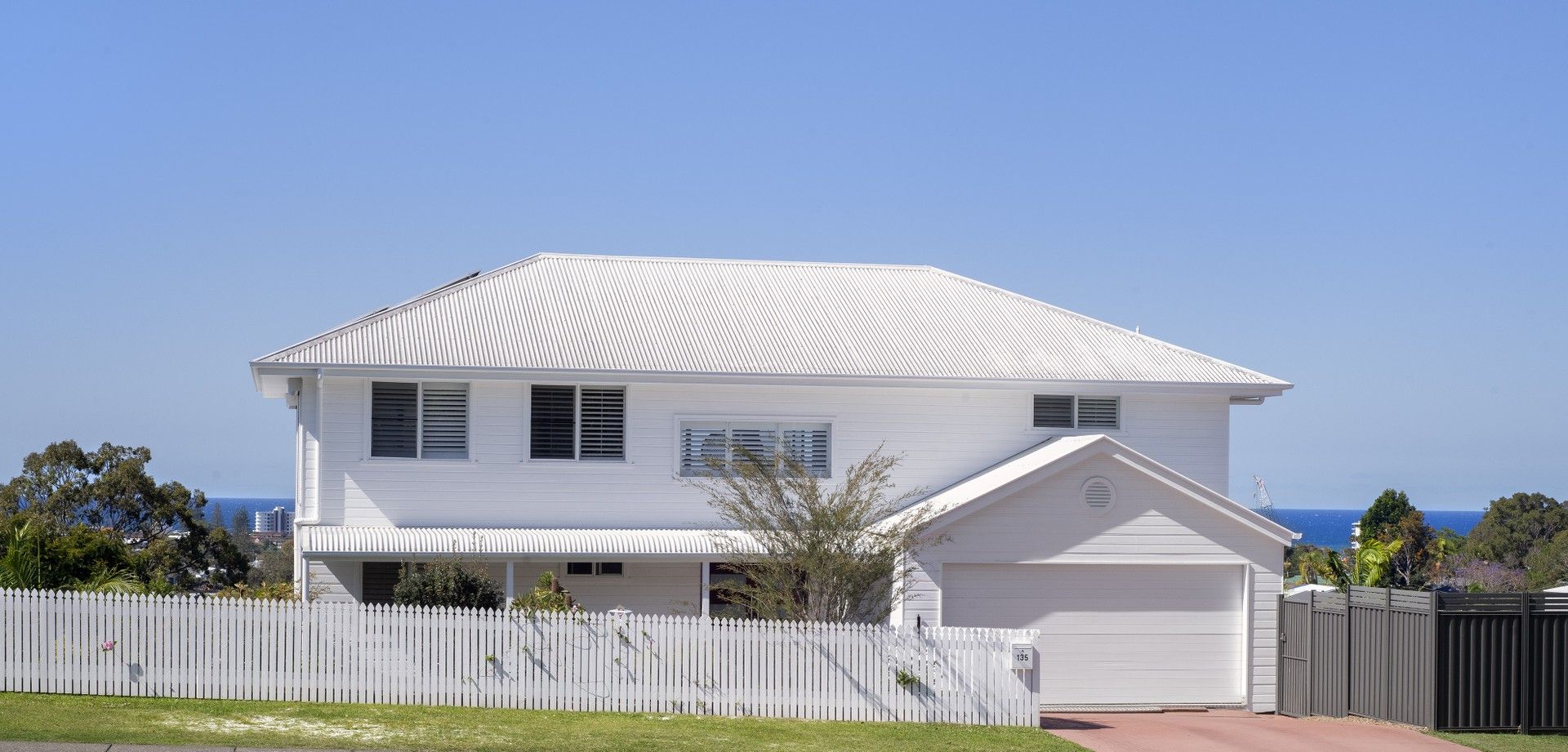 5 bedrooms House in 135 K P Mcgrath Drive ELANORA QLD, 4221