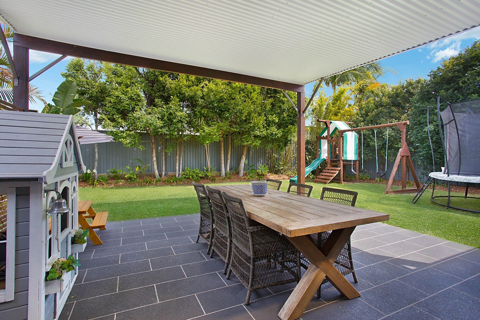 42 Coogeen Street, Sorrento QLD 4217, Image 2