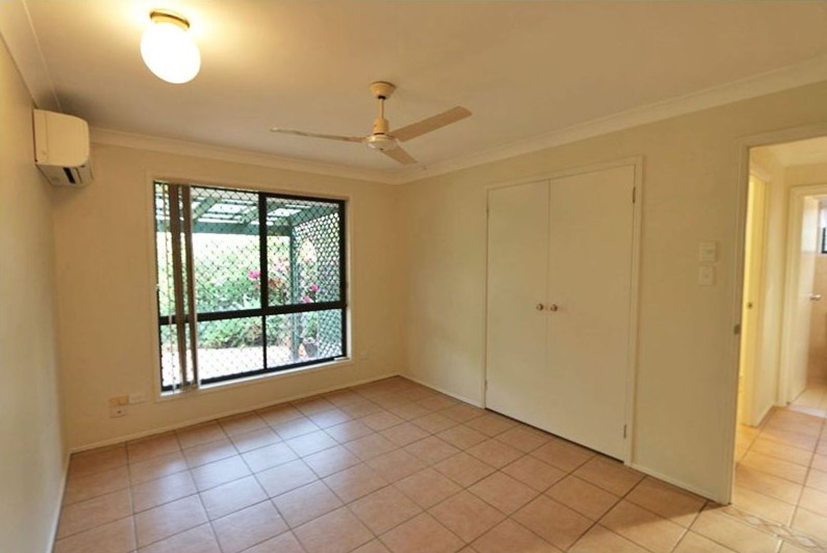 2/12 Burwood Court, Labrador QLD 4215, Image 2