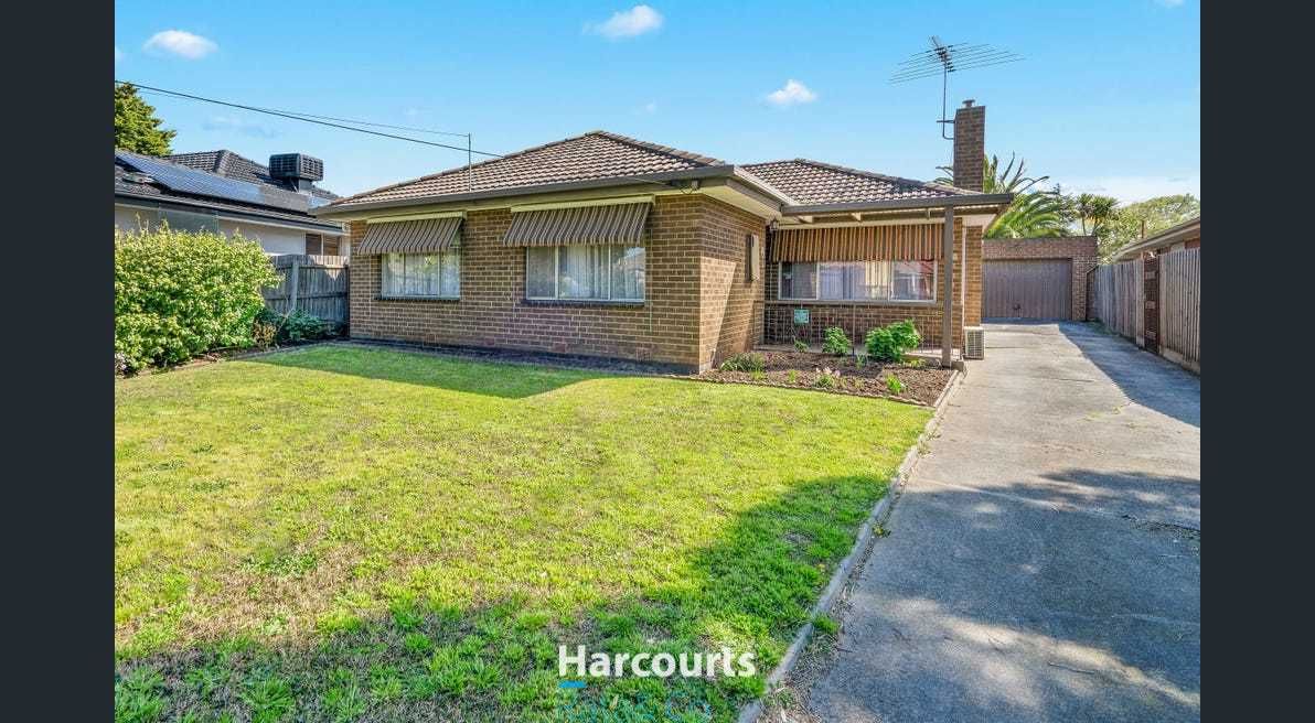 3 bedrooms House in 16 Smith Avenue THOMASTOWN VIC, 3074
