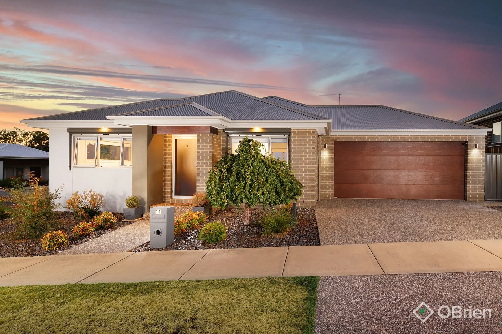 11 Hampshire Boulevard, Leneva VIC 3691