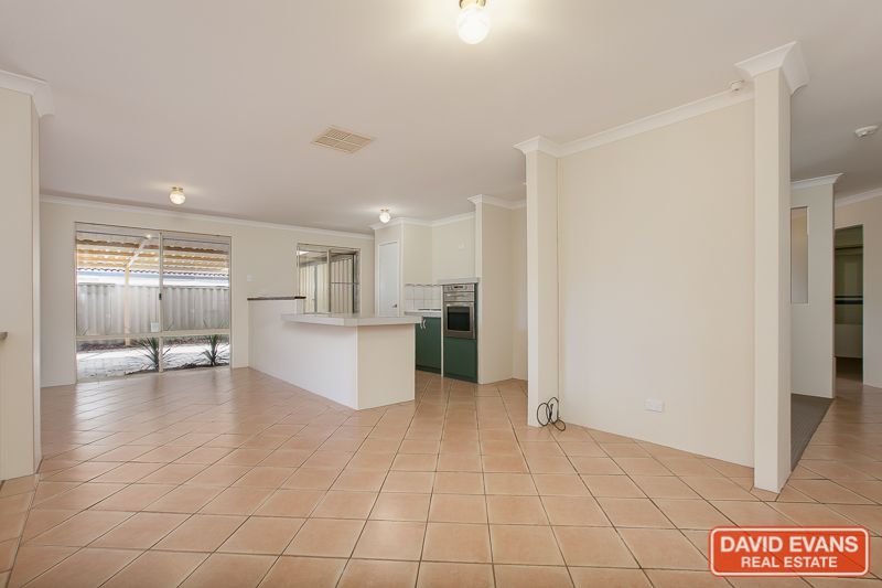 6 Walmer Place, Orelia WA 6167, Image 0