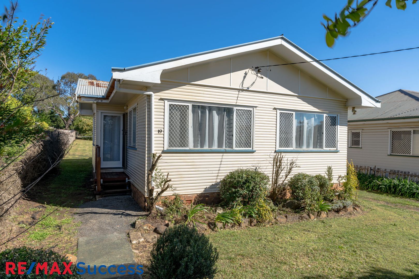 19 Ellis Street, Wilsonton Property History & Address Research Domain