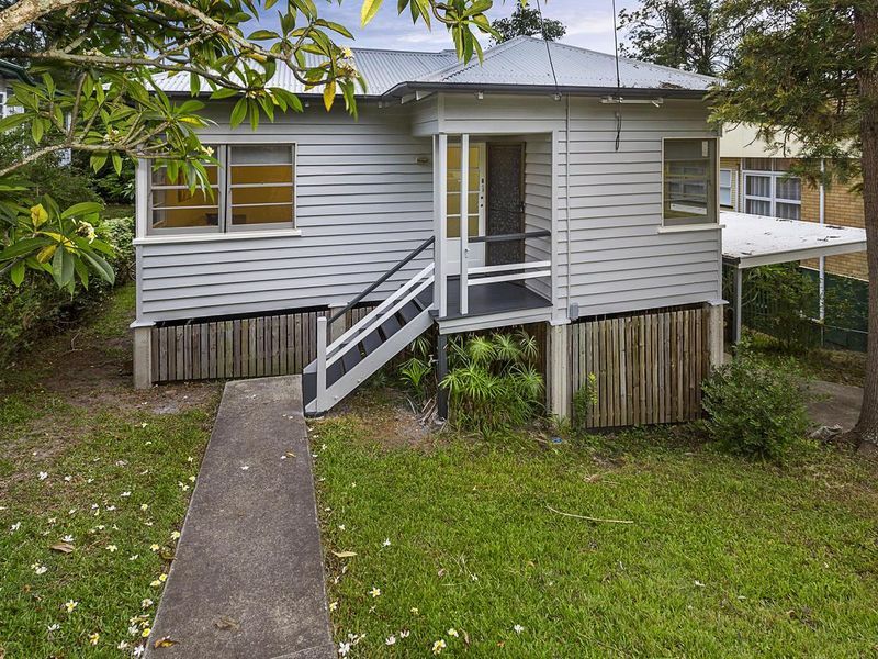 3 bedrooms House in 228 Chatsworth Road COORPAROO QLD, 4151