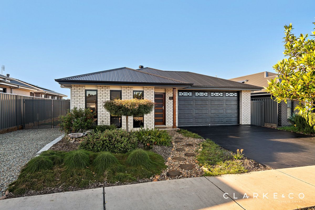 26 Conquest Close, Rutherford NSW 2320, Image 0