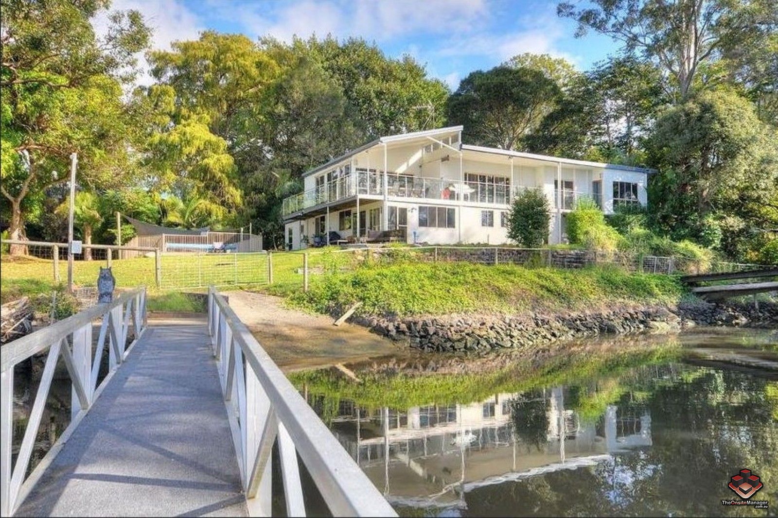 6 bedrooms House in 4 Rivendell Place UPPER COOMERA QLD, 4209