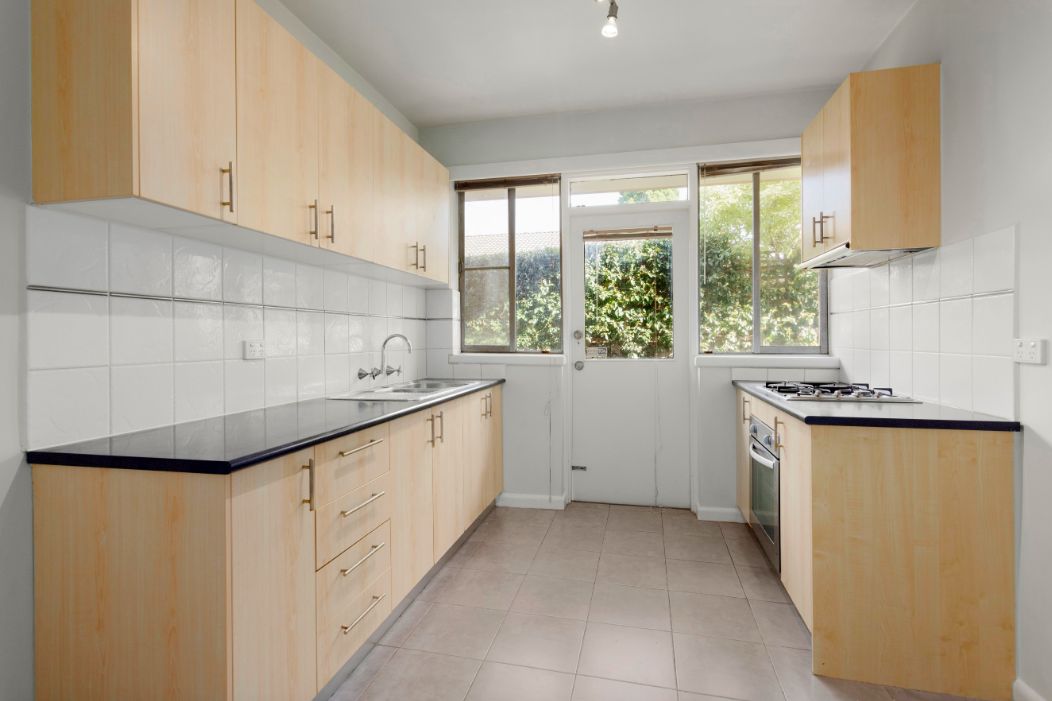 2 bedrooms Apartment / Unit / Flat in 3/296 Warrigal Road GLEN IRIS VIC, 3146