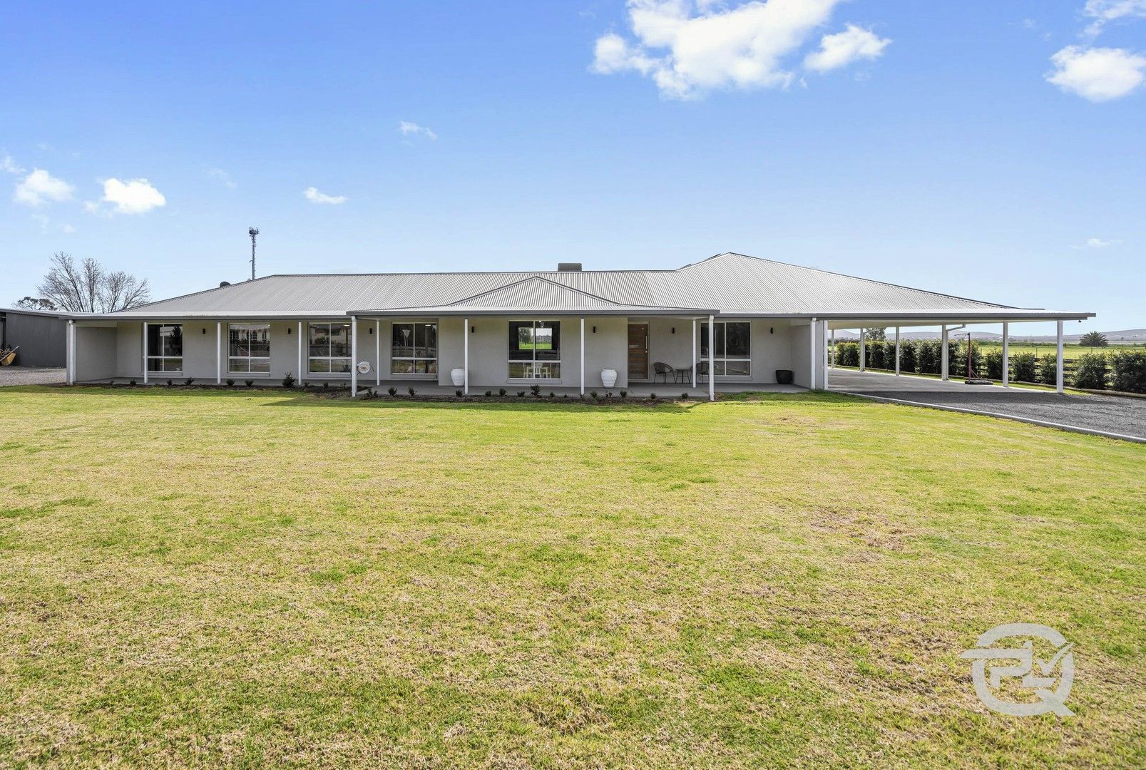 5 bedrooms House in 400 Petersham Road LEETON NSW, 2705