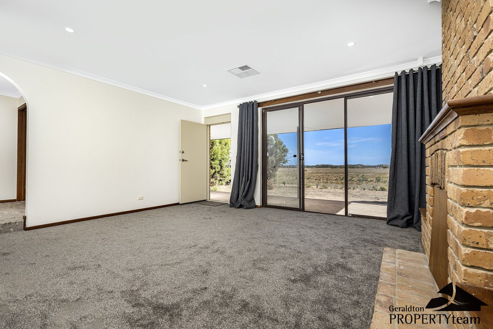 32 Old Cemetery Road, Greenough WA 6532, Image 2