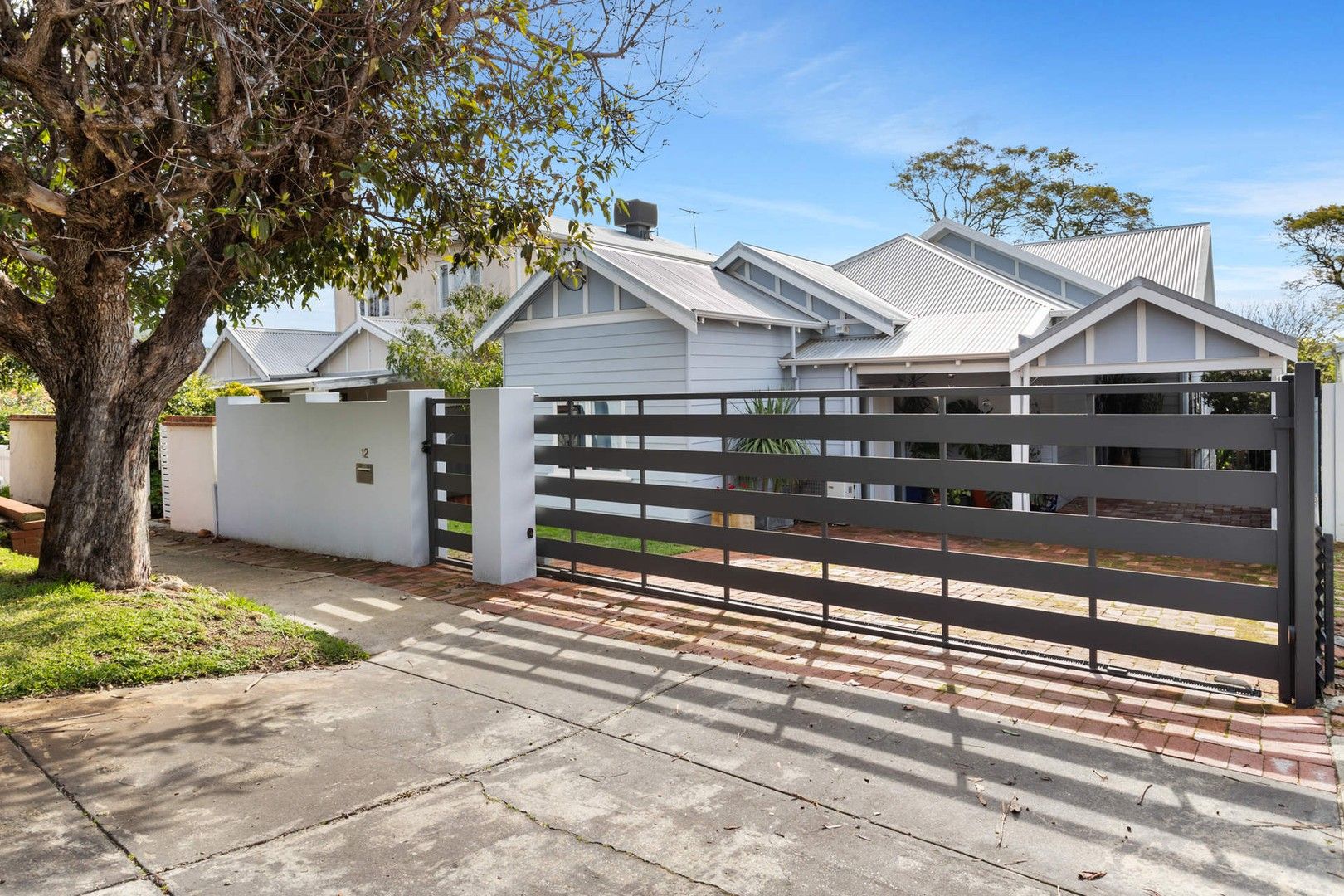 4 bedrooms House in 12 Kitchener Avenue BAYSWATER WA, 6053