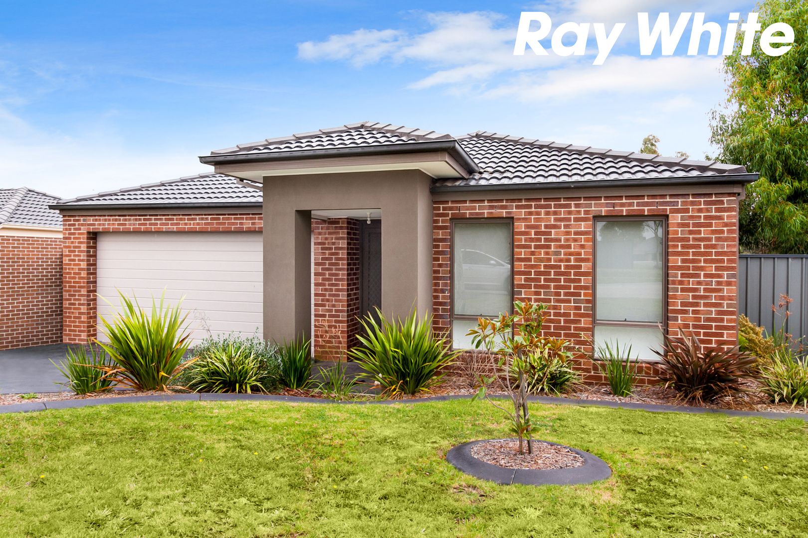 4 bedrooms House in 9 Bay Vista PAKENHAM VIC, 3810