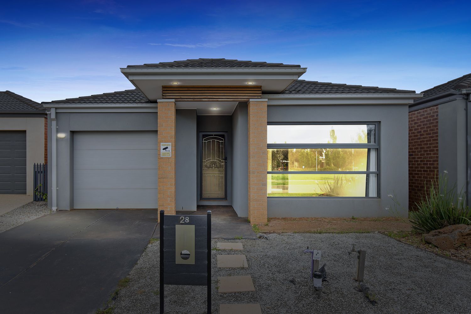 3 bedrooms House in 28 Foyle Crescent WEIR VIEWS VIC, 3338