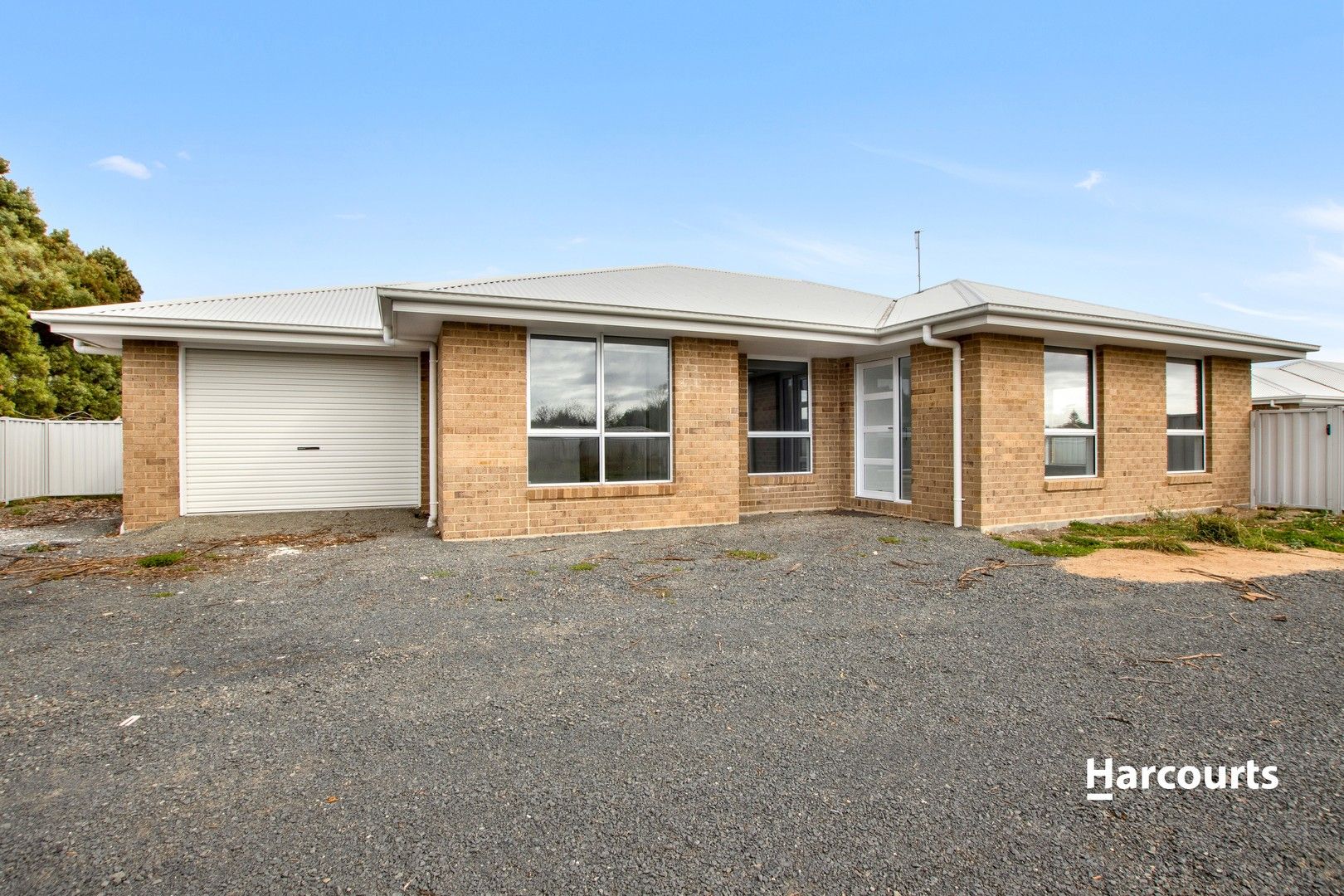 3 bedrooms Apartment / Unit / Flat in 1/5 Sandy Crescent WYNYARD TAS, 7325