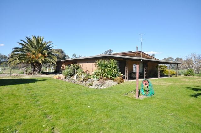 39 Henderson Road, CHILTERN VALLEY VIC 3683, Image 0