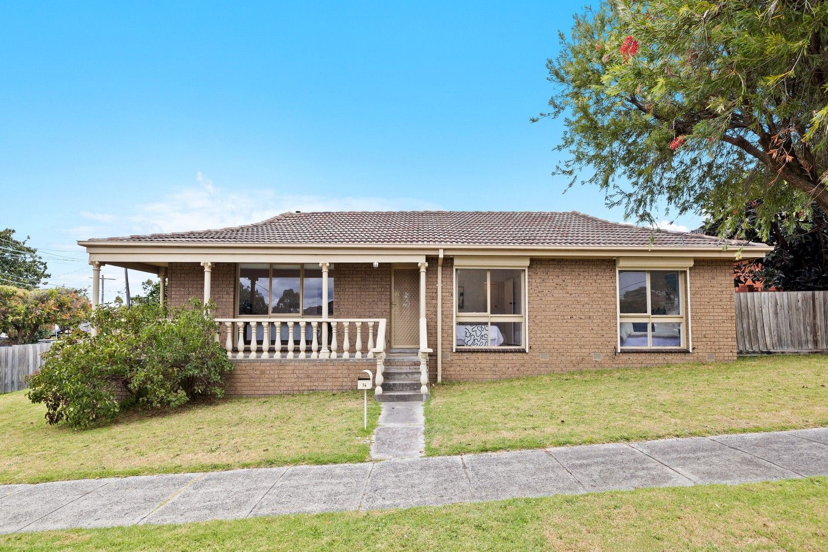 14 Delacombe Court, Cheltenham VIC 3192, Image 2