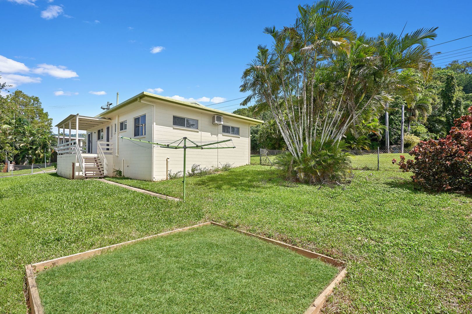 8 Helen Close, Smithfield QLD 4878, Image 2