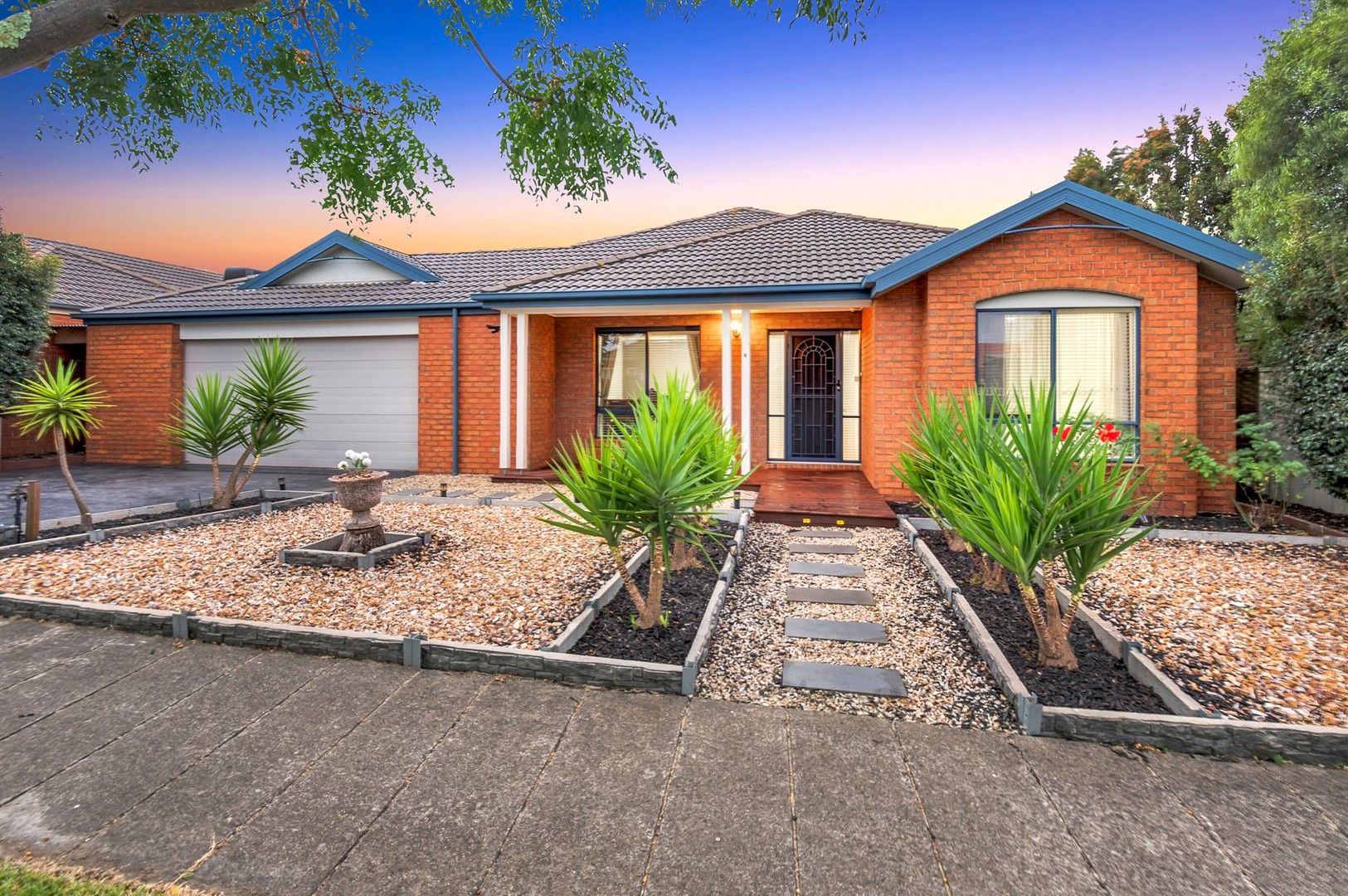 5 bedrooms House in 6 Long Island Circuit CRAIGIEBURN VIC, 3064
