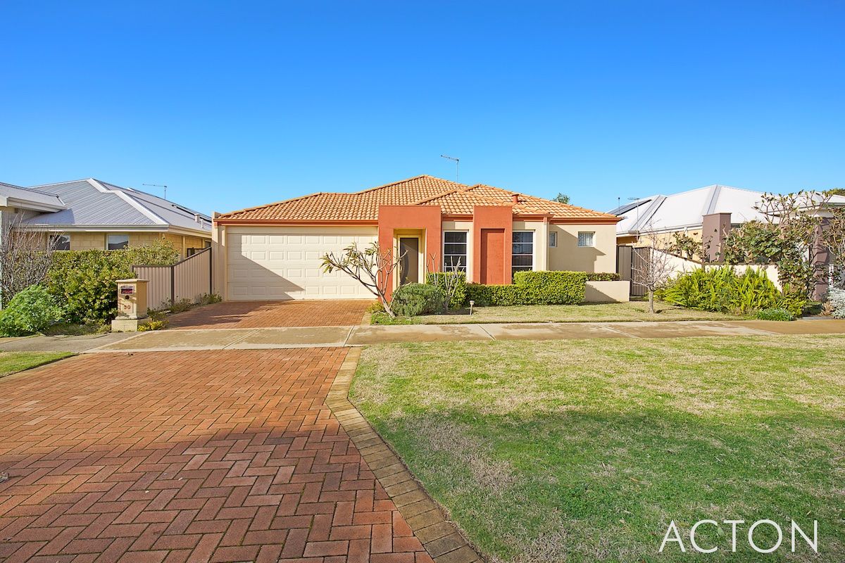 3 bedrooms House in 30 Oakleigh Drive ERSKINE WA, 6210