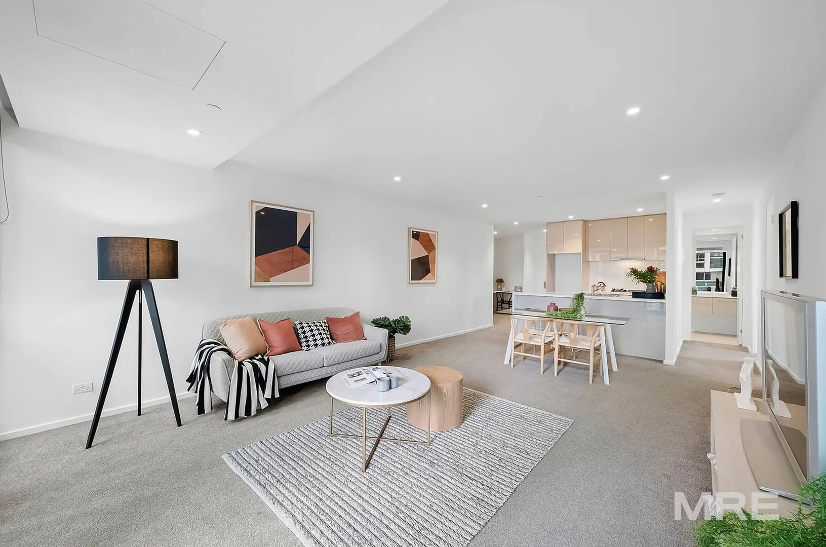 Incredibly large 3-bedroom apartment with city views & premium location, Melbourne