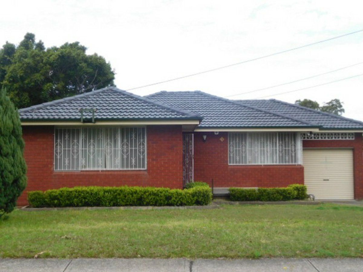 3 bedrooms House in 19 Geneva Crescent SEVEN HILLS NSW, 2147